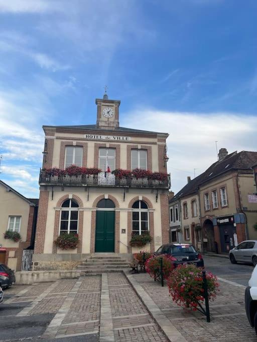 La Maison Du Perche Avec Jacuzzi Saint-Martin-des-Pezerits Luaran gambar